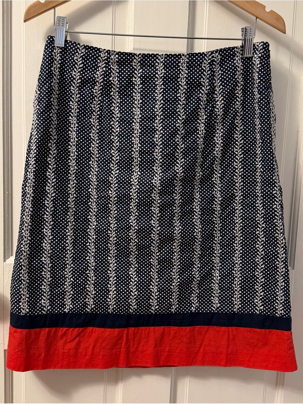 Talbots Cotton Navy White & Red Pencil Skirt with Floral Embroidery, Size 8